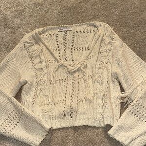 Zara Super Cute Cream V-Neck Knit Sweater